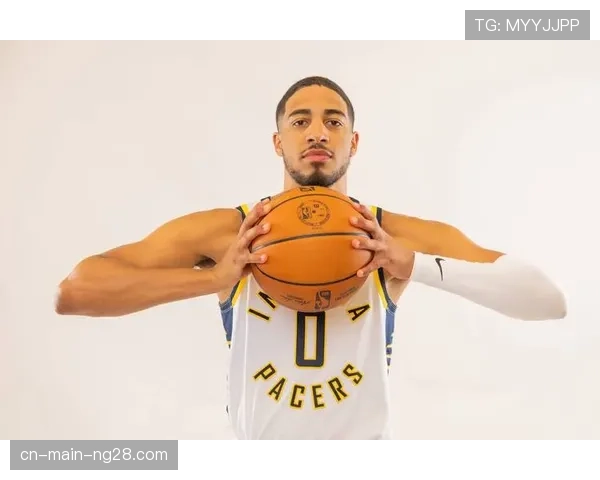 哈利伯顿开始三对三对抗训练复健进展顺利